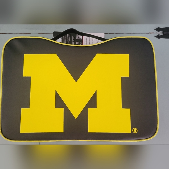 Logo brands Other - Michigan bleacher pad